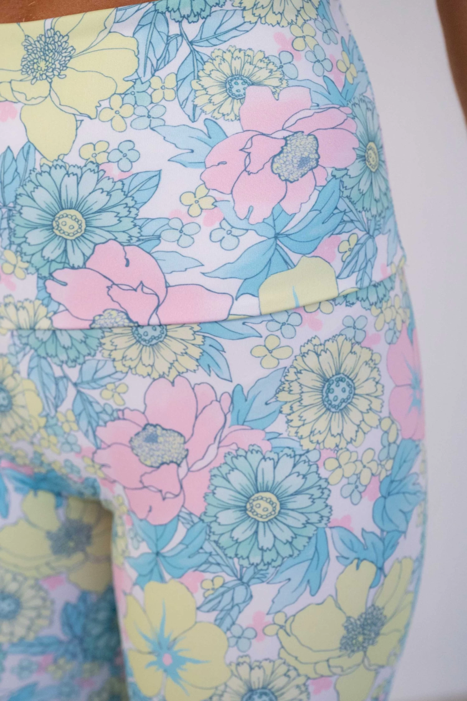 Onzie High Rise Legging - Abbey Road 2 Onzie High Rise Legging - Abbey Road - Image 2