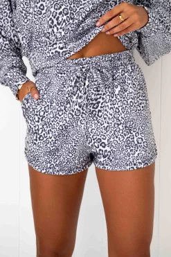 Onzie Sweat Shorts - Snow Cub 13 Onzie Sweat Shorts - Snow Cub -Sportswear Shop DSC 9070 scaled