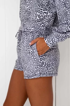 Onzie Sweat Shorts - Snow Cub 15 Onzie Sweat Shorts - Snow Cub -Sportswear Shop DSC 9077 scaled