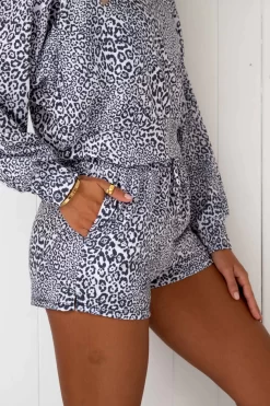 Onzie Sweat Shorts - Snow Cub 12 Onzie Sweat Shorts - Snow Cub -Sportswear Shop DSC 9088 scaled