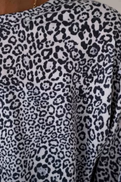 Onzie Bella Sweatshirt - Snow Cub -Sportswear Shop DSC 9090 scaled