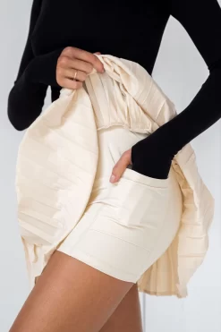 Aim'n Oat White Pleat Skort -Sportswear Shop PUREDASH 1187 scaled