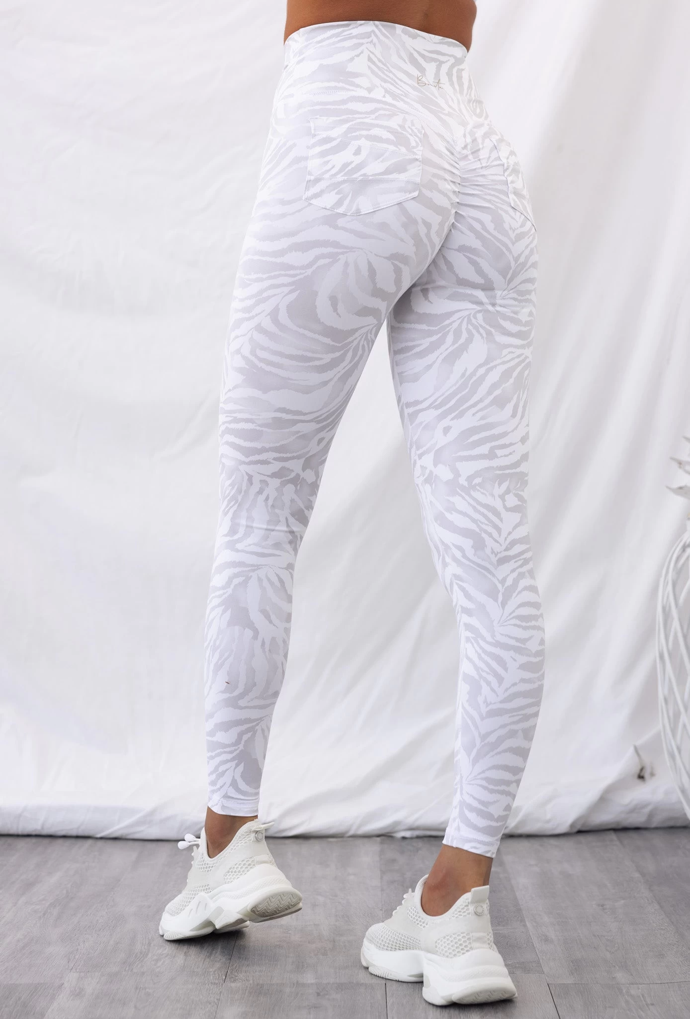 Wild Thing Pocket Legging - Snow 10 Wild Thing Pocket Legging - Snow - Image 10